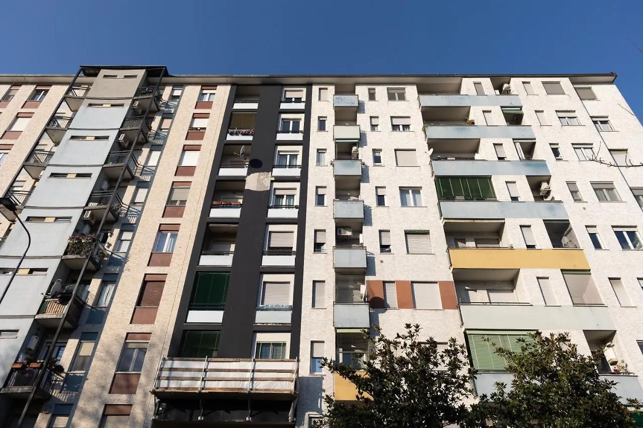 Апартаменты Bilocale Moderno Ed Esclusivo Милан